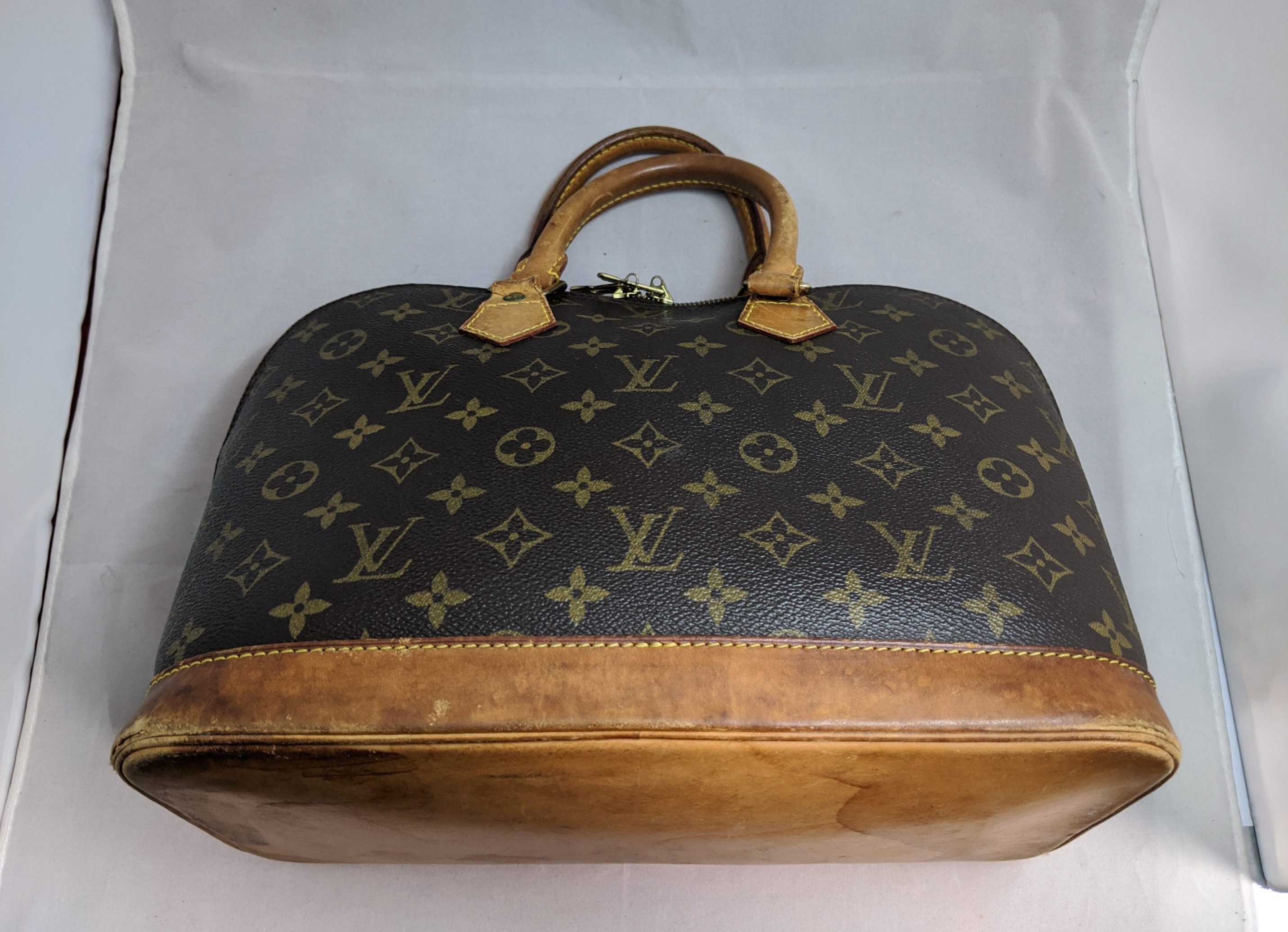 LOUIS VUITTON アルマ ヌメ革クリーニング前